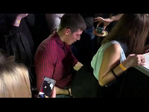 ❤️ Sexe réel dans une boîte de nuit russe. Jeune fille russe de 18 ans baisée dans l'anus et le vagin dans une boîte de nuit. Porno beau at fr.com-pornzog.ru